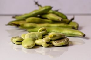 Edamame vs. Broad Beans: Understanding the Differences 3 Fava beans